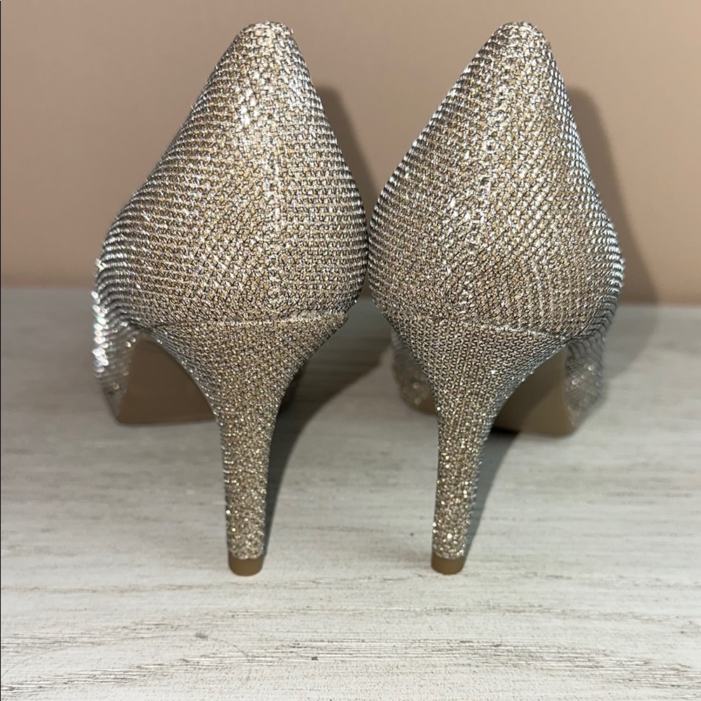 Bandolino Gold Shimmer Pumps High 3 Inch Size 7.5M Women's Great Condition - Picture 4 of 8
